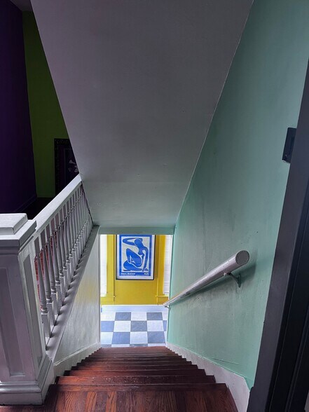 Building Photo - 405 W Drew St