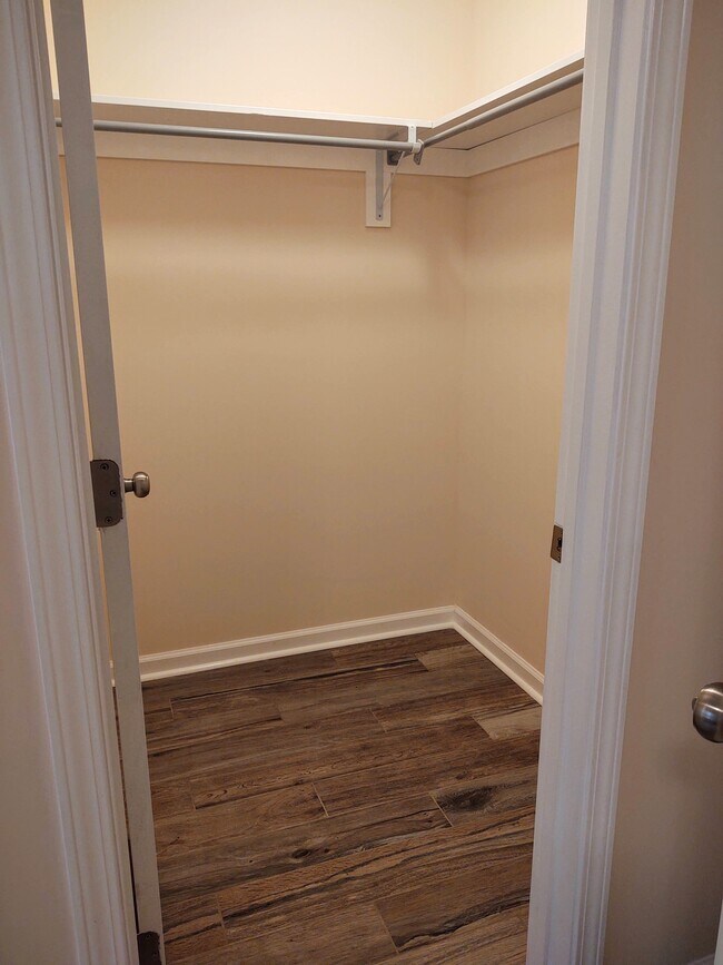 Front bedroom wak-in closet - 230 E Meadowlake Pky
