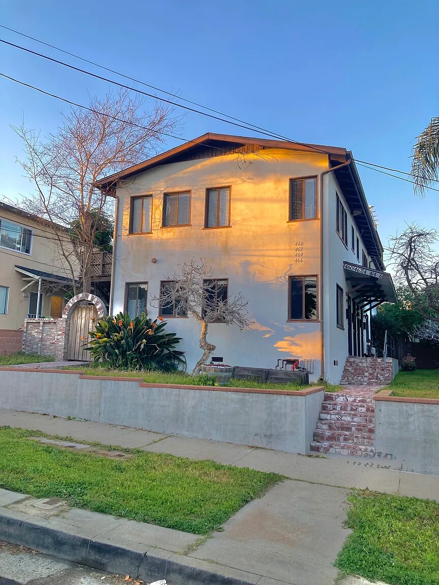 Building Photo - 460 W 39th St