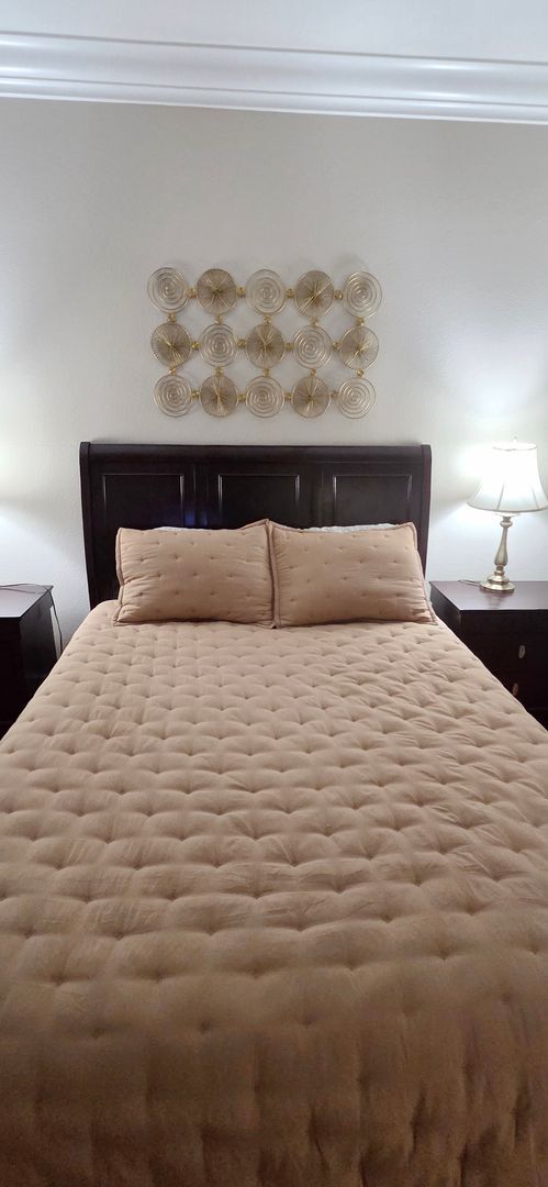 Building Photo - Short or long term available! Beautifl furnished 1 bedroom located in the heart of the strip!