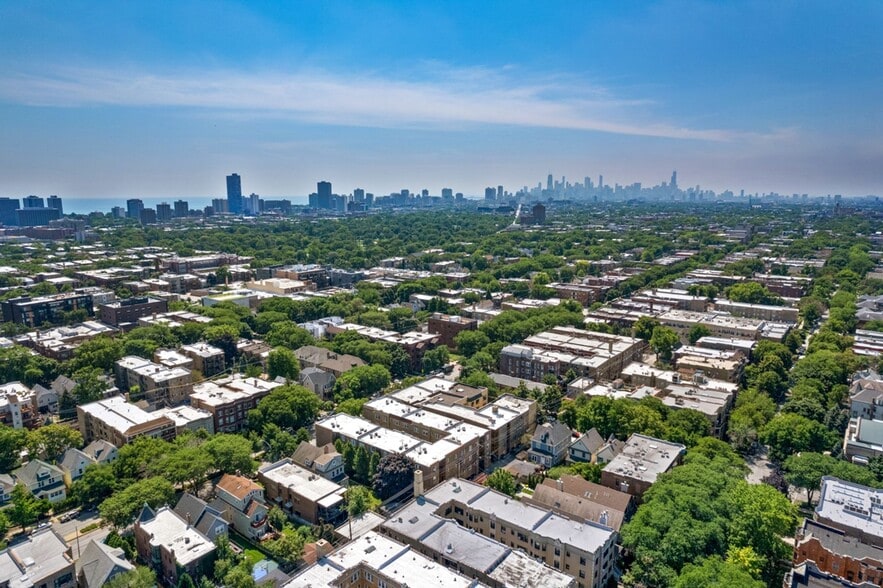 Building Photo - 4513 N Paulina St