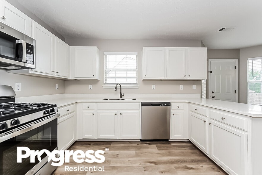 Building Photo - 290 Hazelhurst Dr
