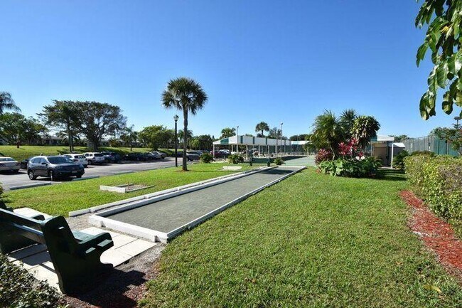Building Photo - 5656 Via Delray Blvd