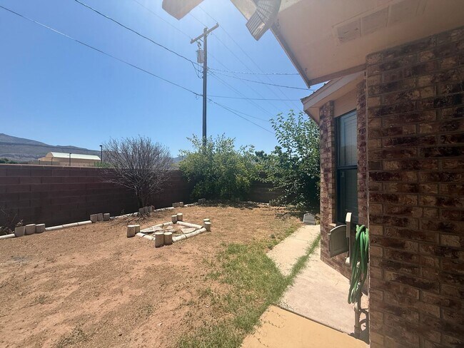 Building Photo - 609 Montwood Ct