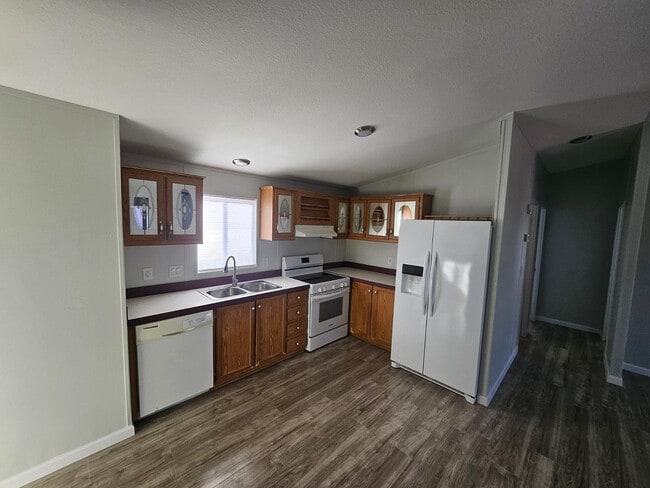 Building Photo - 725 S 97th Way