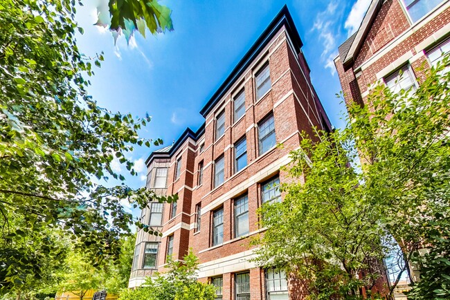 Building Photo - Available July 1st - 3 Bedroom in Wicker Park