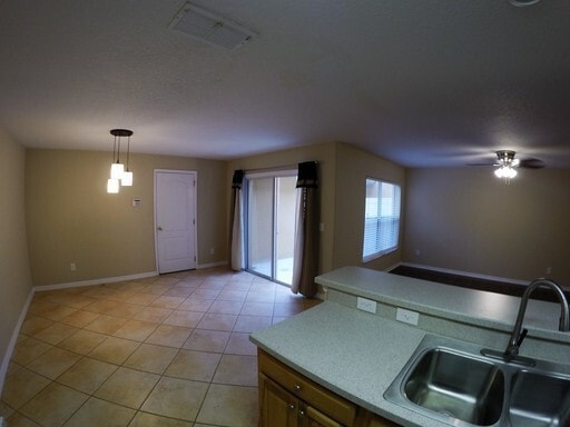 Building Photo - Avalon Park Spacious two story townhome