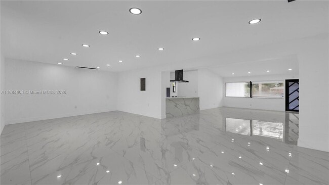 Building Photo - 2413 Gulfstream Ln
