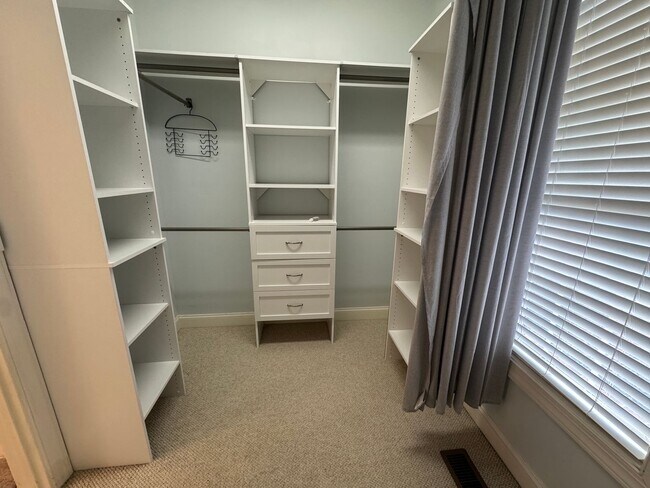 Building Photo - Available to Show