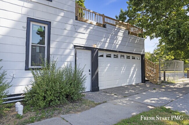 Building Photo - Bright and newly renovated apartment (2 Be...