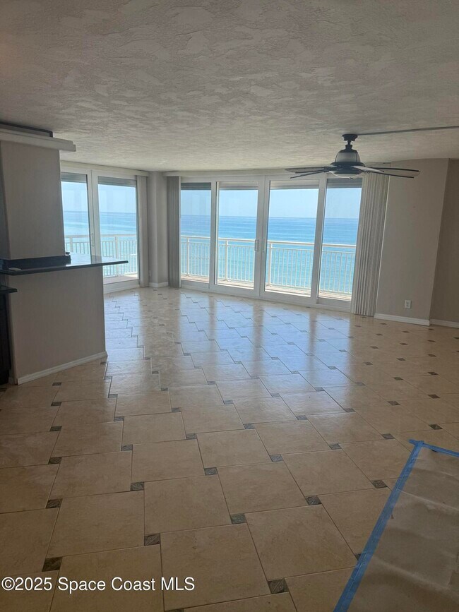 Building Photo - 877 N Hwy A1A