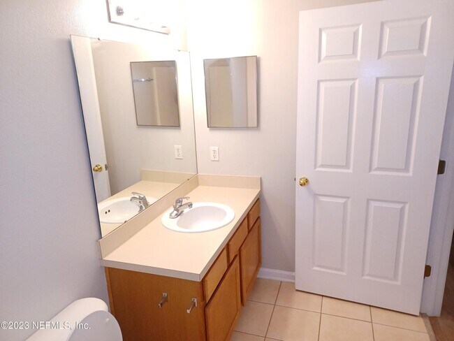 Building Photo - 2 BR 2 BA Condo COMING SOON!