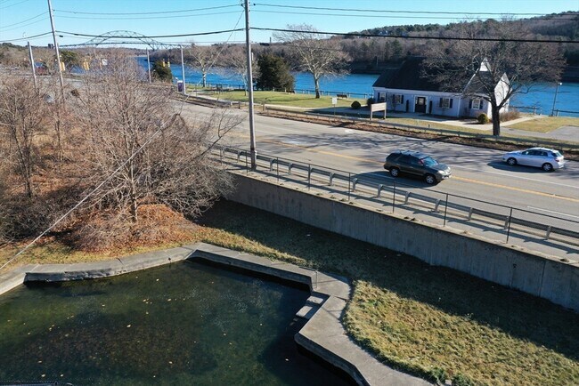 Building Photo - 825 Scenic Hwy