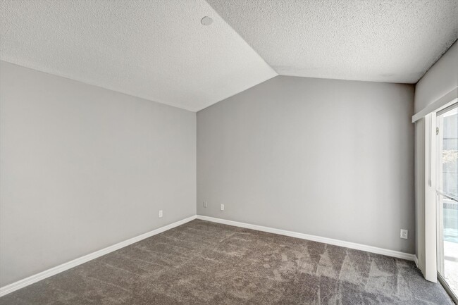 Building Photo - 1033 Lake Davenport Blvd