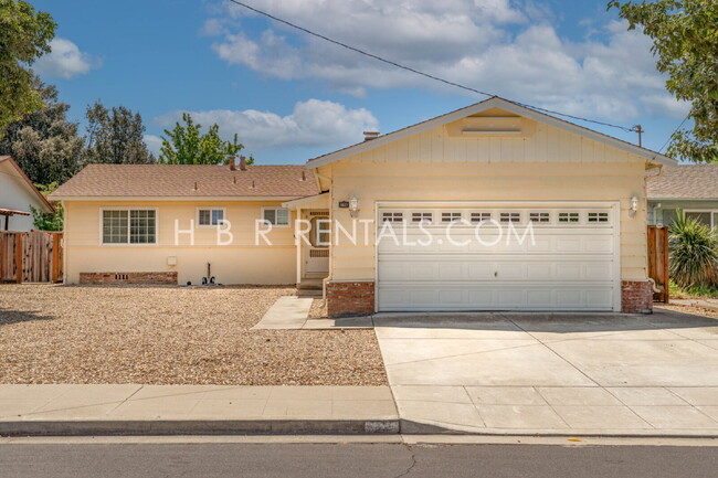 Primary Photo - Charming Three Bedroom Single Story Liverm...