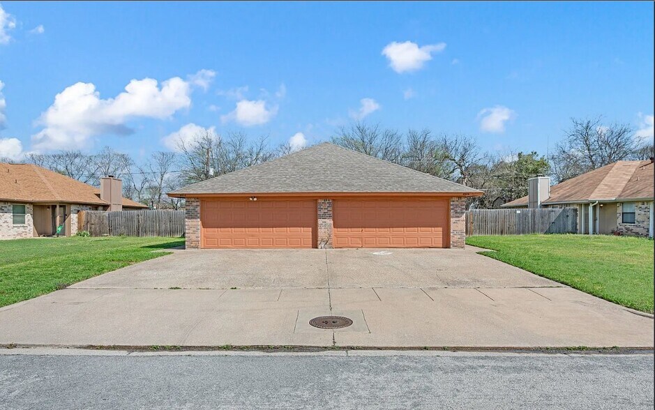 Building Photo - 6630 Parkview Ln