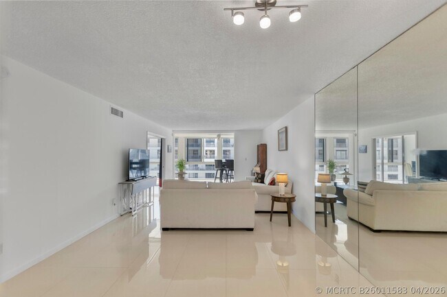 Building Photo - 3100 NE 49th St