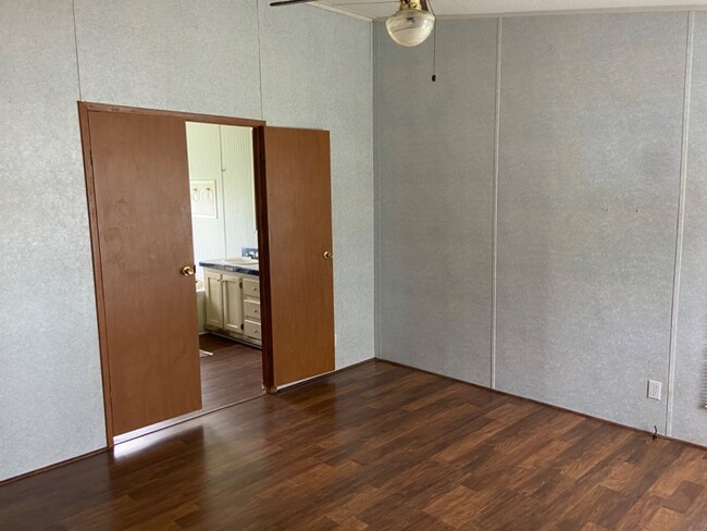 Building Photo - 3 bedroom 2 bath Mobile Home on 1 acre in ...