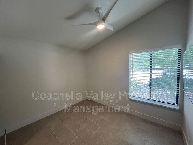 Building Photo - 835 Nueva Vista Dr S