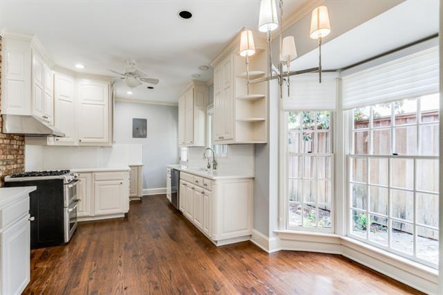 Building Photo - 4541 N Versailles Ave