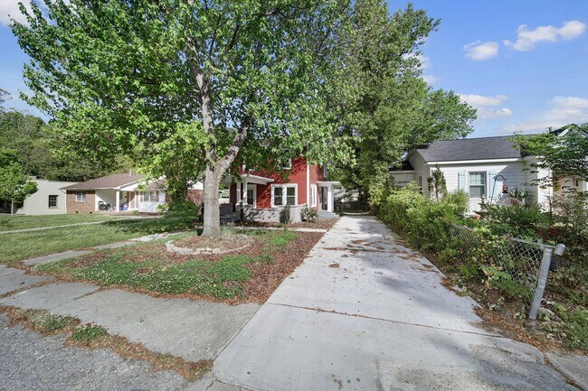 Building Photo - Lovely Two Story, 3 Bedrooms, 2 Bath Home