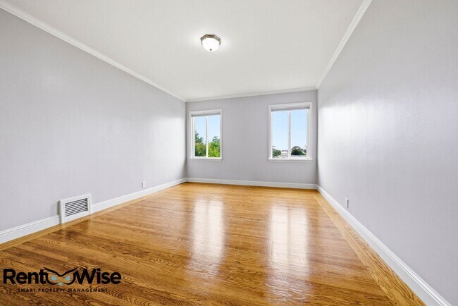 Building Photo - 53 Stanyan St
