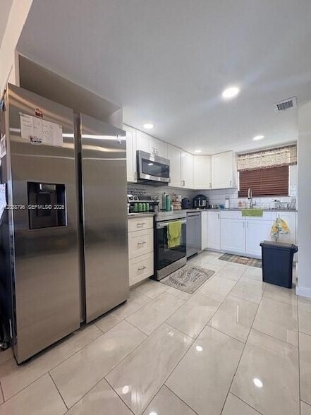Building Photo - 9375 Fontainebleau Blvd