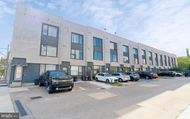 Building Photo - 705 Fairmount Ave