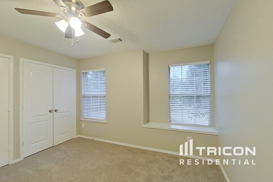 Building Photo - 712 Forest Creek