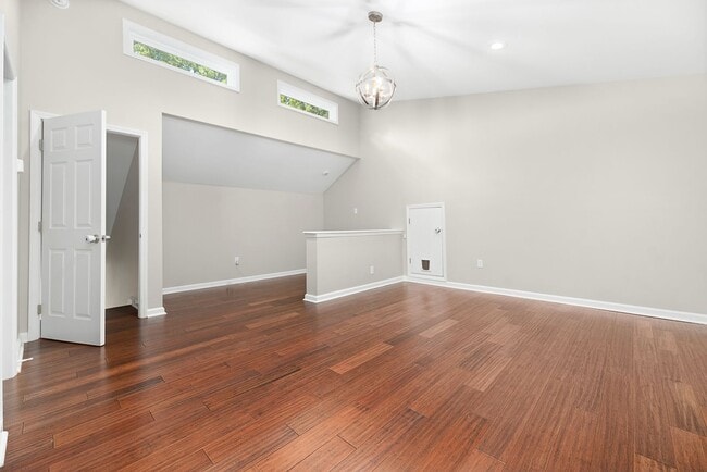 Building Photo - (Coming Soon) Renovated Home just minutes from Uptown!