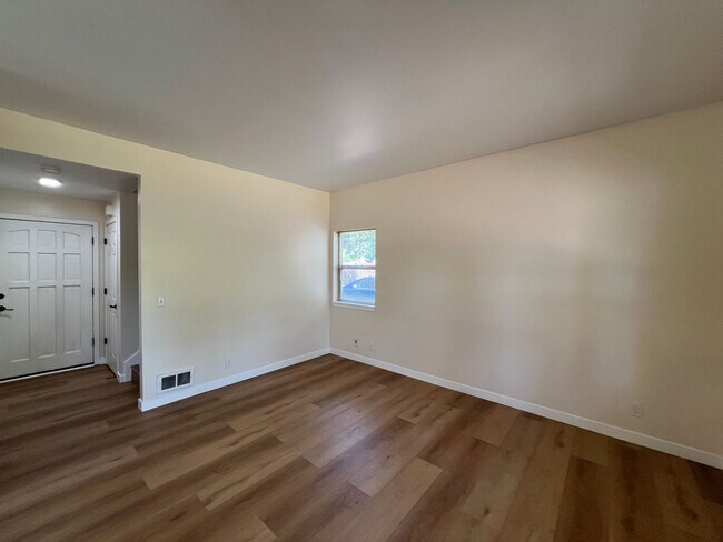 Building Photo - Ash Creek 409