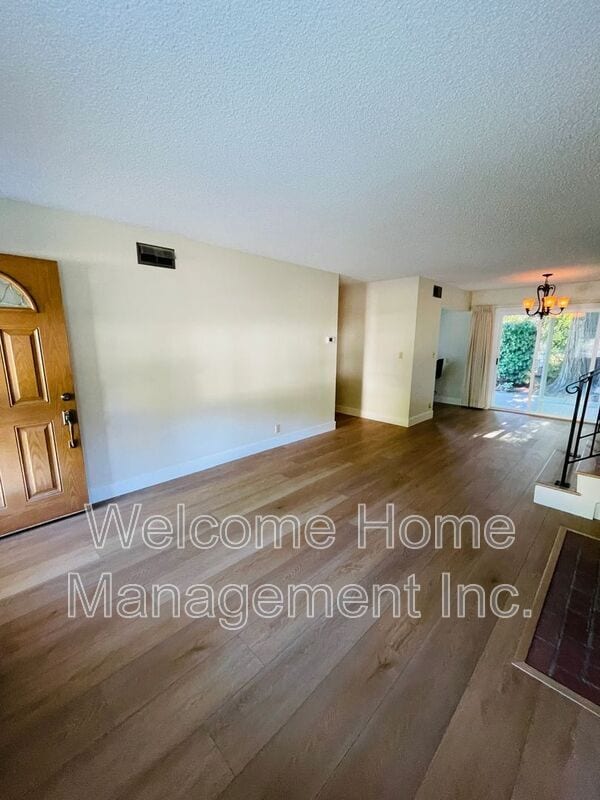 Building Photo - 3945 Euclid Ave