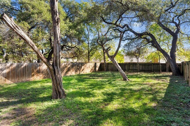 Building Photo - 6909 Woodhue Dr