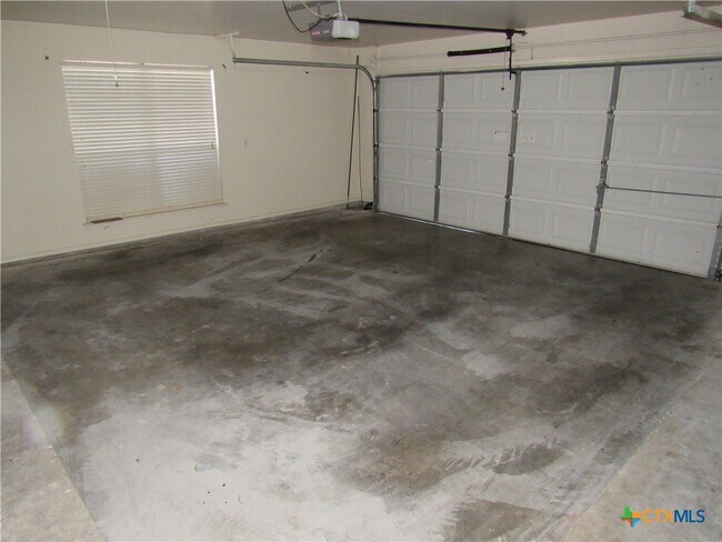 Building Photo - 5812 Montrose Dr