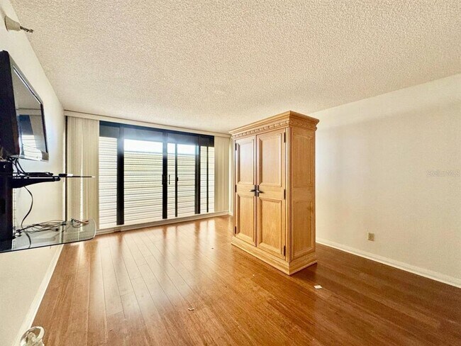 Building Photo - 5950 Pelican Bay Plaza S