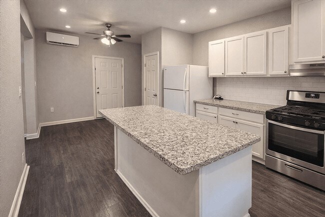 Building Photo - 511 W Cleveland St