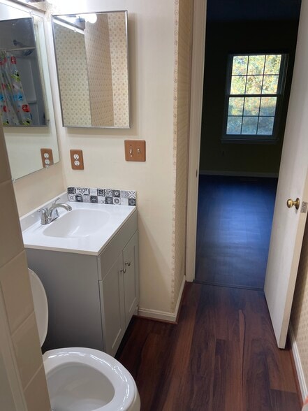 Building Photo - 846 Bayridge Dr
