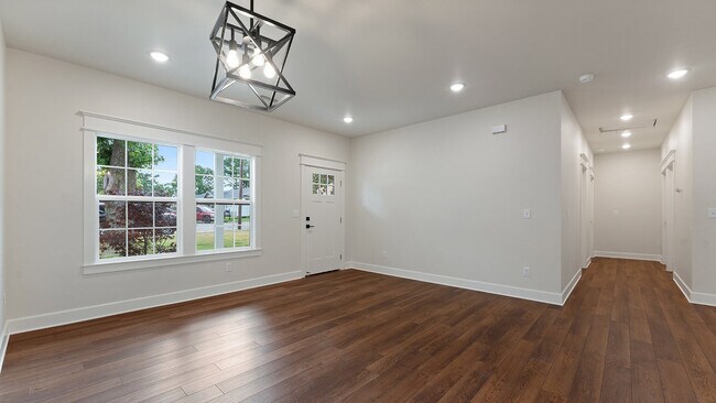 Building Photo - 1709 S 15th St