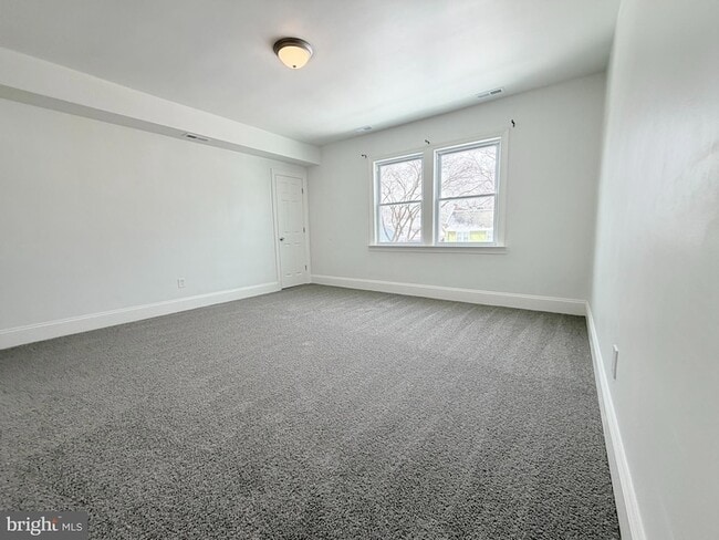 Building Photo - 1709 Trinidad Ave NE