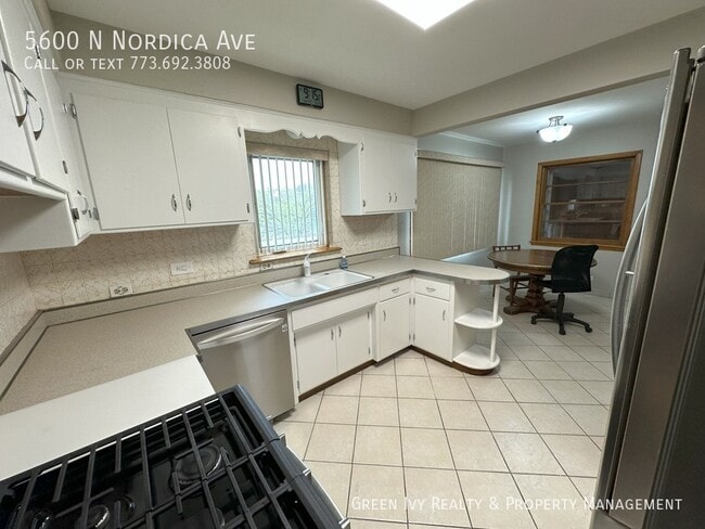 Building Photo - Beautiful 3 Bed 1 Bath Single Family Home ...