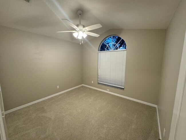 Building Photo - 322 Halstead Dr