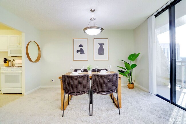 Building Photo - 320 23rd St S