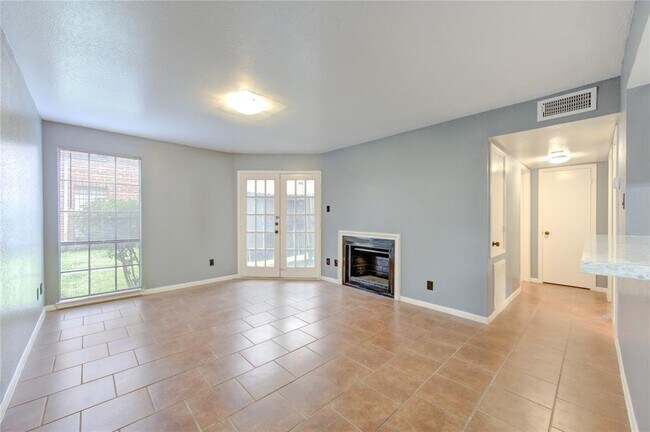 Building Photo - 12500 Sandpiper Dr