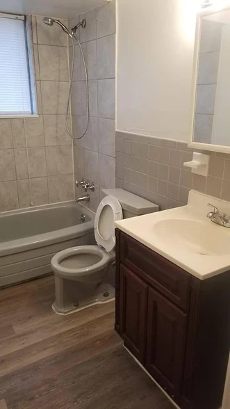 Building Photo - 10728 Tropic Dr