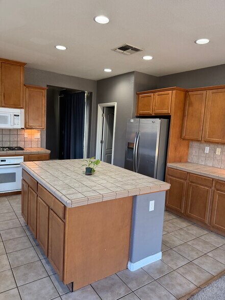 Building Photo - 5321 Matina Dr