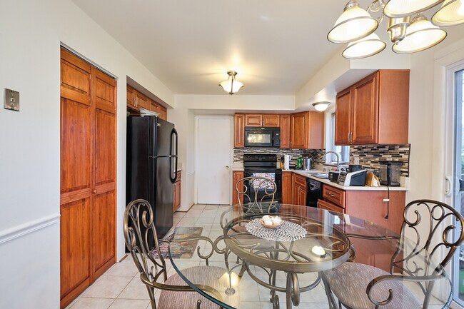 Building Photo - 9124 Orchard Brook Dr