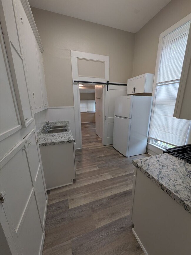 Building Photo - Government Hills 1 Bedroom close to The Pearl and Fort Sam Houston in the heart of San Antonio