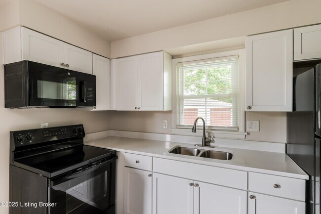 Building Photo - 5309 Pyrus Ln