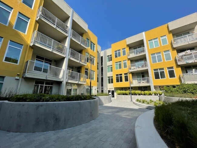 Building Photo - 2655 Bush St