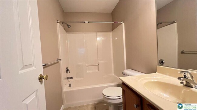 Building Photo - 2288 Creekside Dr